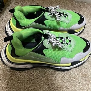 Balenciaga shoes to big for me looking to sell.